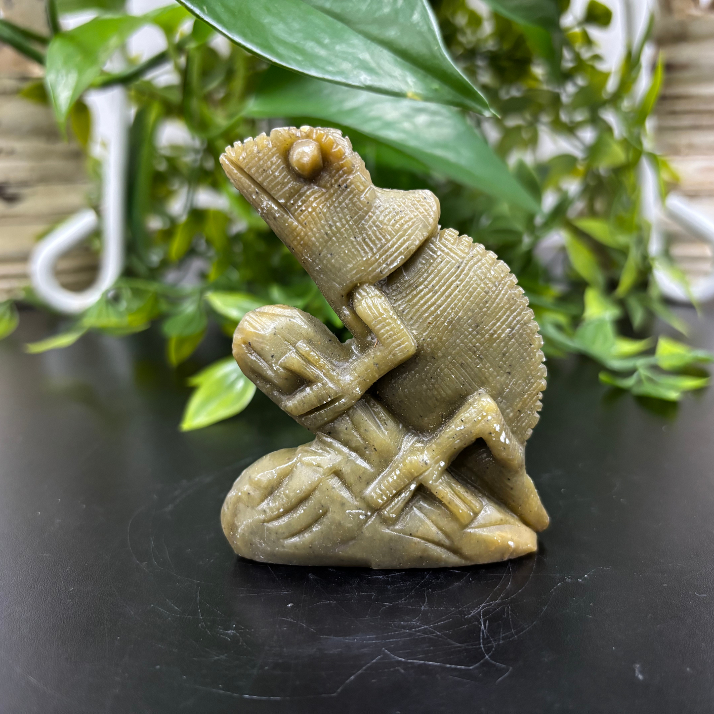 Natural Serpentine Chameleon Gemstone Figurine Hand-Carved Crystal Animal Statue for Home Dcor, Collectibles & Healing Stone Sculpture RAN487