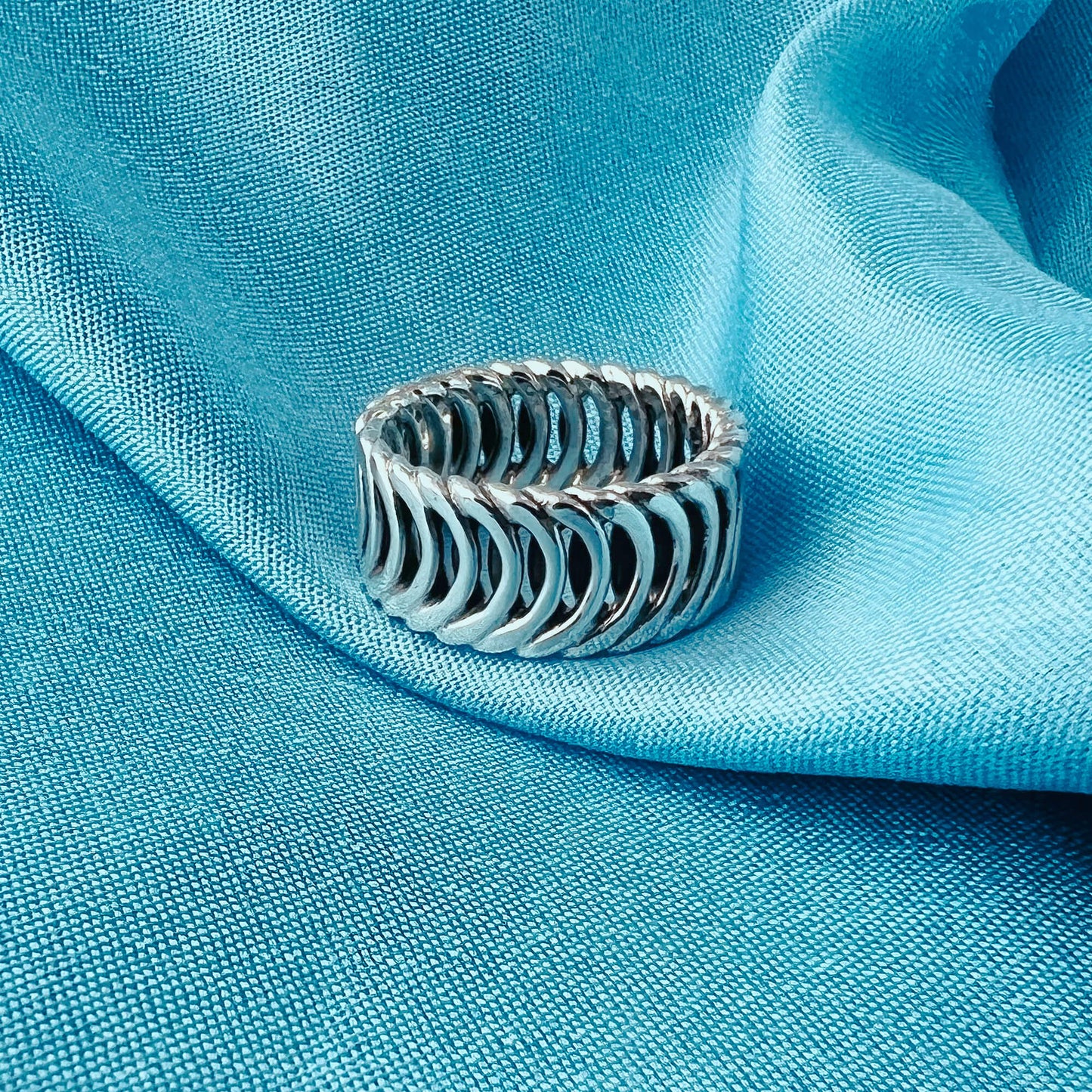 925 Sterling Silver Eternity Loops Ring - Gem Avenue