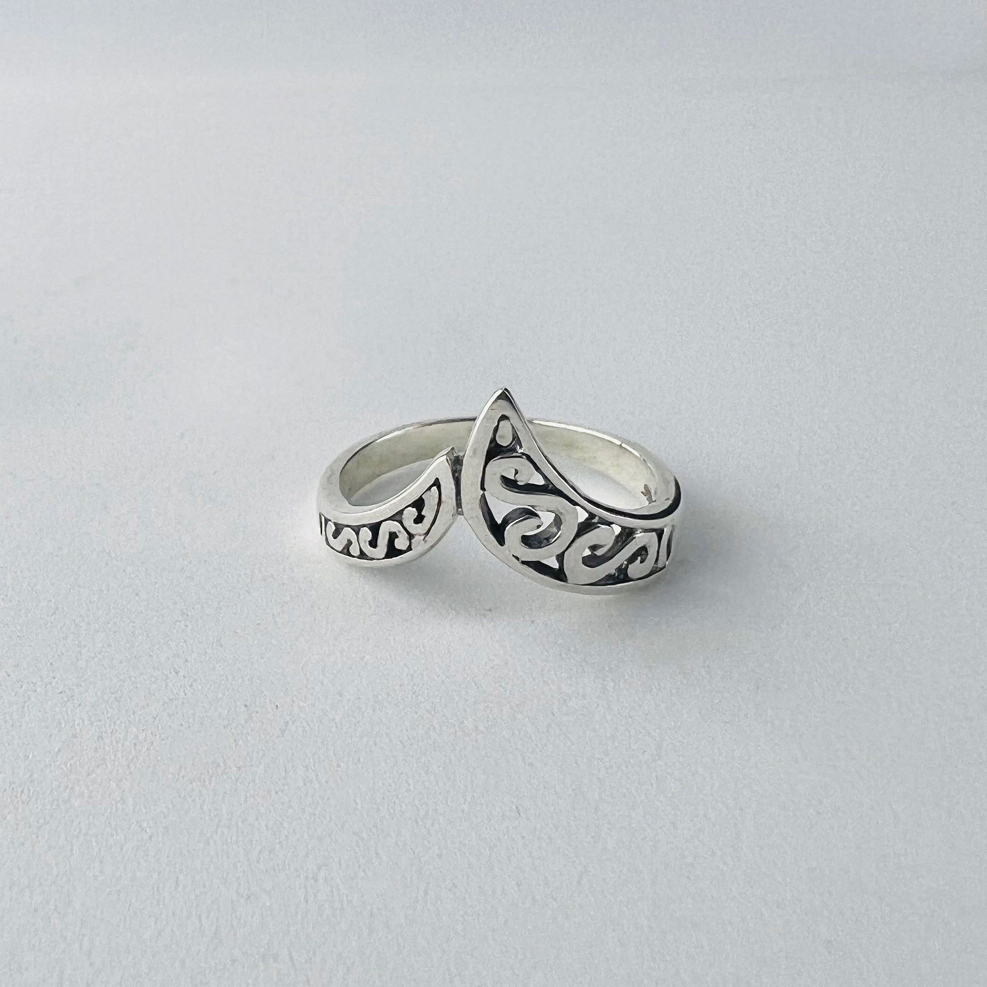 Filigree Chevron Midi V Band 925 Sterling Silver Ring - Gem Avenue