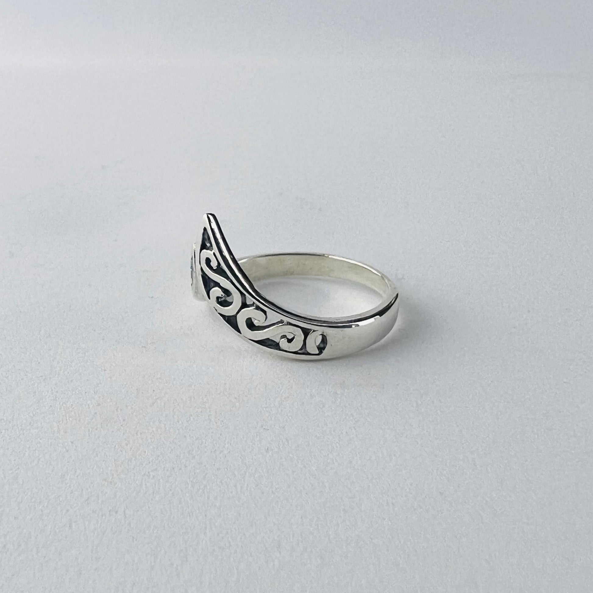 Filigree Chevron Midi V Band 925 Sterling Silver Ring - Gem Avenue
