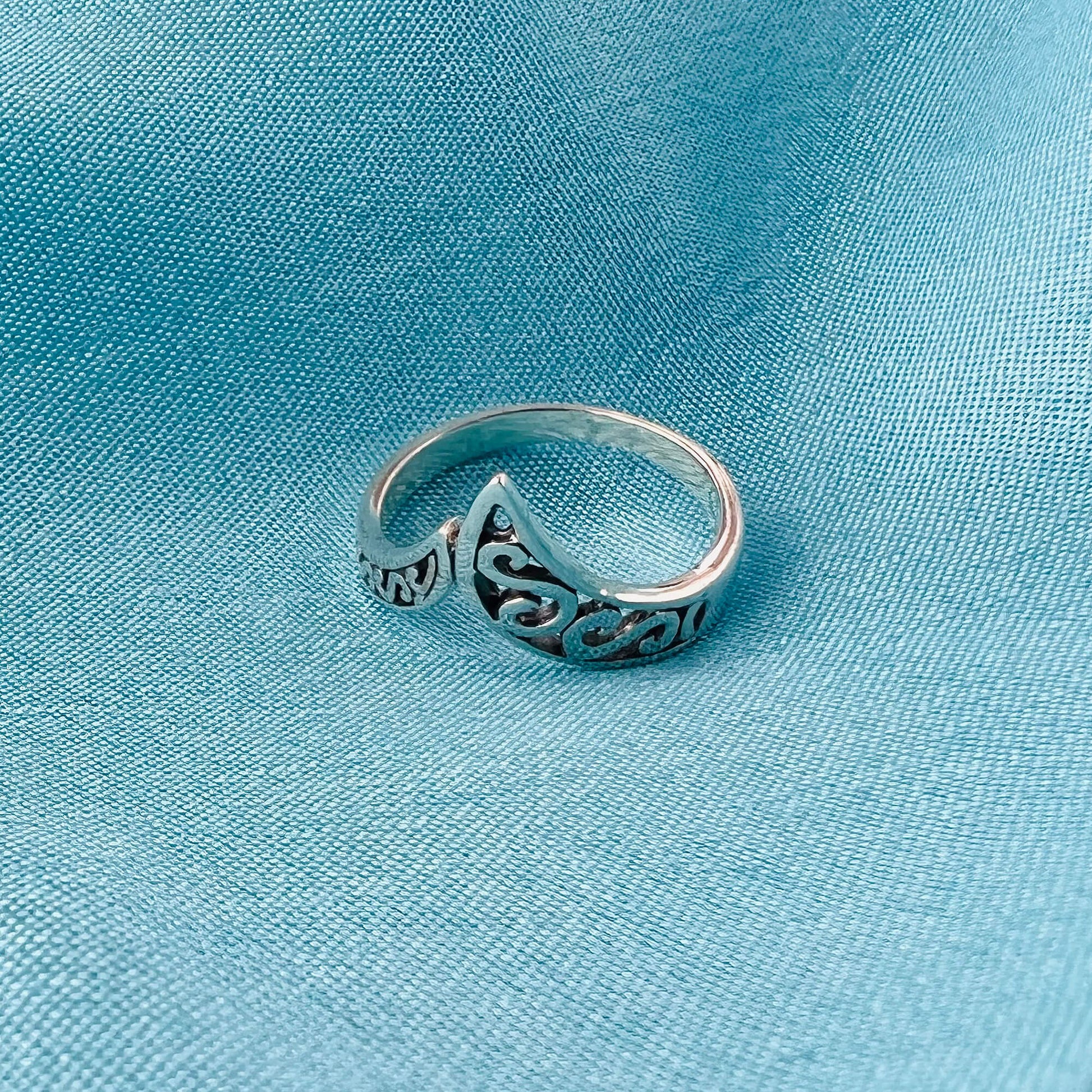 Filigree Chevron Midi V Band 925 Sterling Silver Ring - Gem Avenue