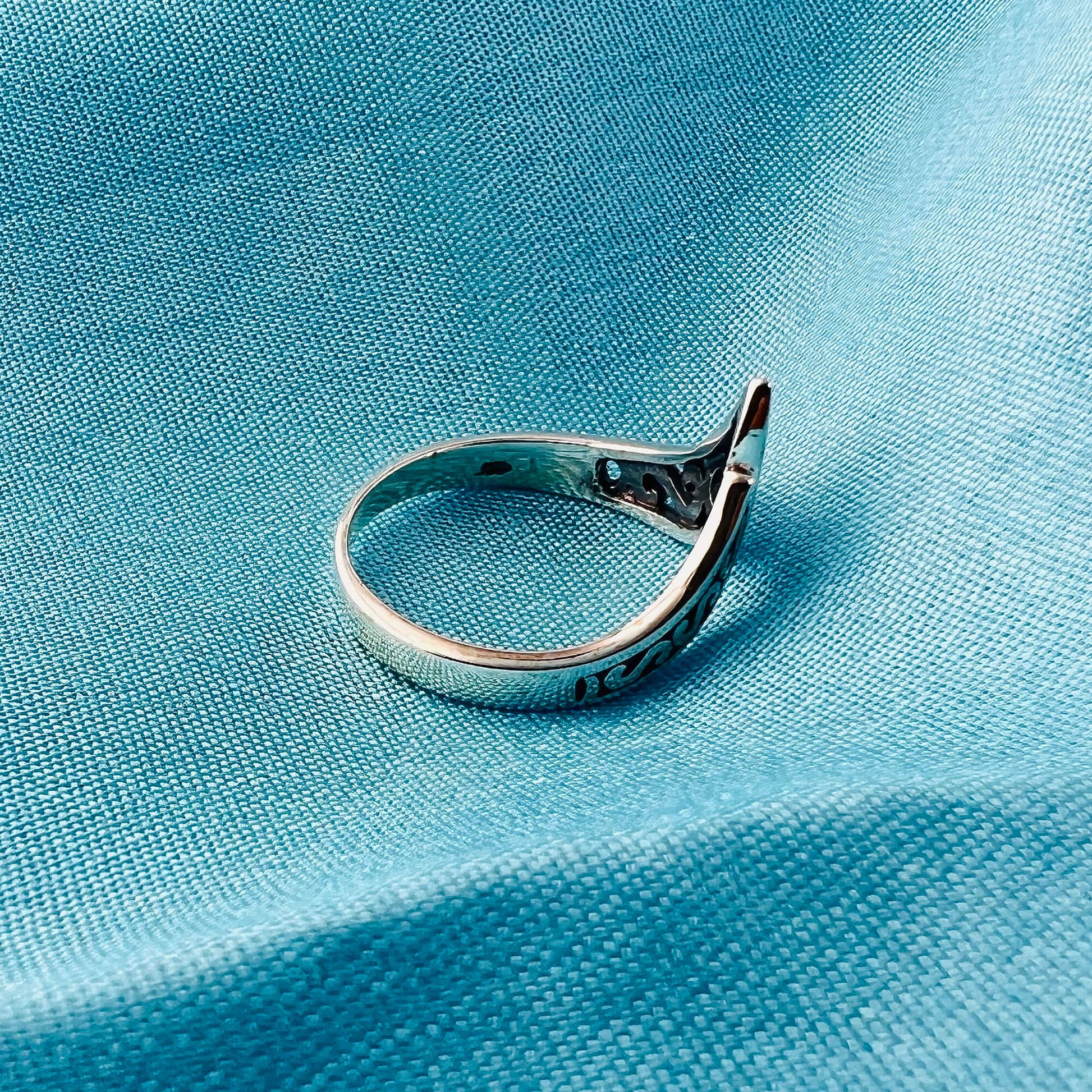 Filigree Chevron Midi V Band 925 Sterling Silver Ring - Gem Avenue