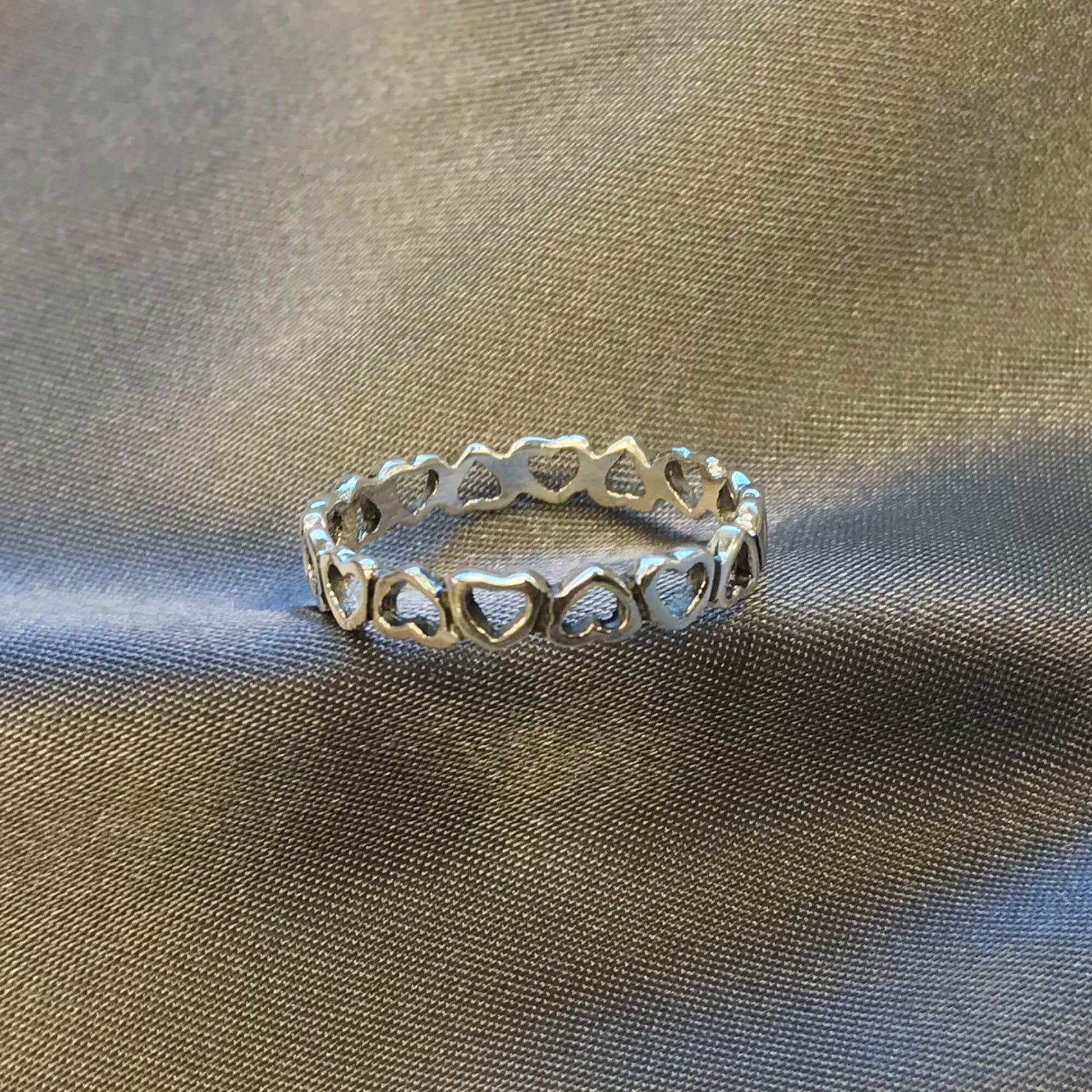 925 Sterling Silver Tiny Open Hearts Eternity Band Ring - Gem Avenue