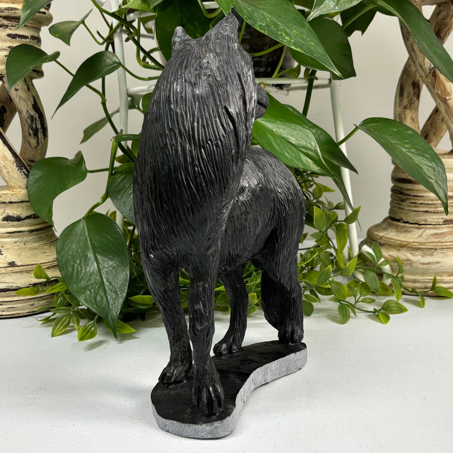 Serpentine Wolf Figurine - Gem Avenue