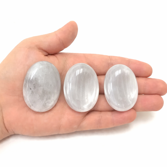 Selenite Worry Stone – Polished Pocket-Sized Thumb Stone with Indent for Stress Relief, Fidgeting, or Meditation – Smooth White Selenite Crystal Palm Stone (1 Piece)