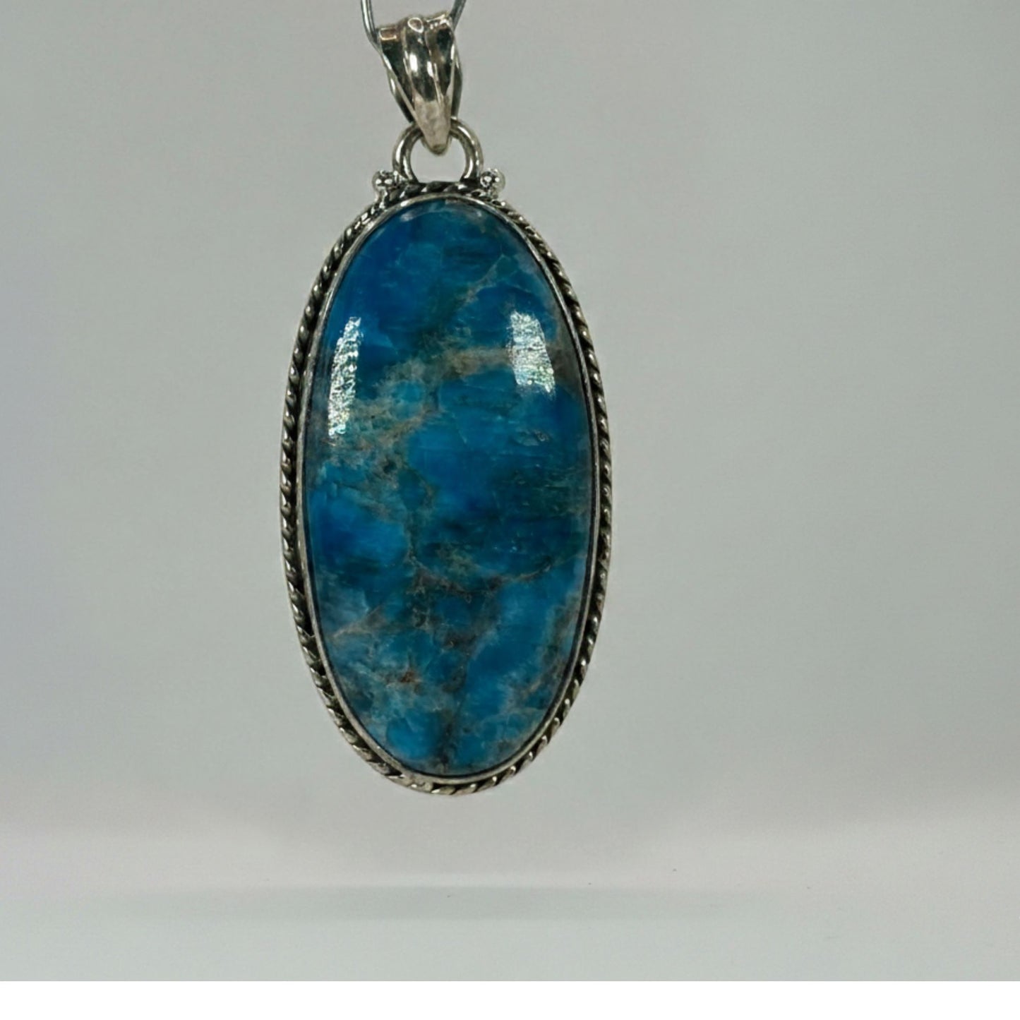Blue Apatite Pendant 925 Sterling Silver Detailed Border Artisan Jewelry - GP343