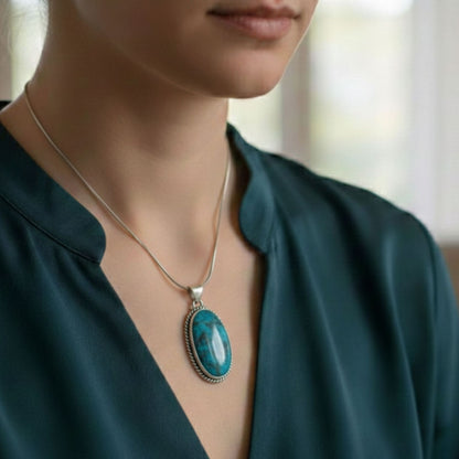 Blue Apatite Pendant 925 Sterling Silver Detailed Border Artisan Jewelry - GP343