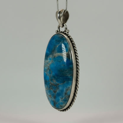 Blue Apatite Pendant 925 Sterling Silver Detailed Border Artisan Jewelry - GP343