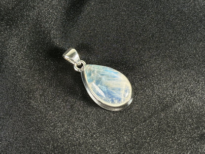 Rainbow Moonstone Pendant Necklace in 925 Sterling Silver Iridescent Gemstone Jewelry - GP345