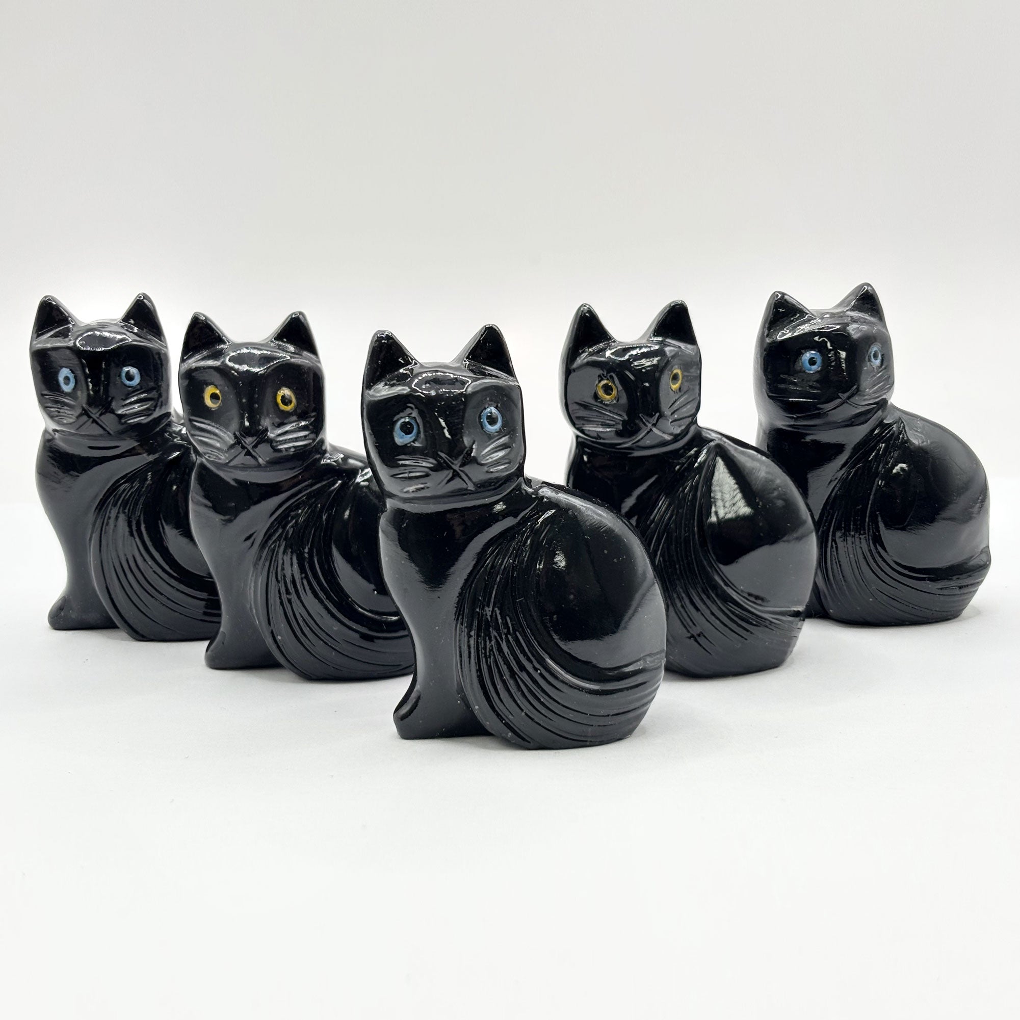 Black Onyx Sitting Cat Carving Peruvian Gemstone Figurine RAN578
