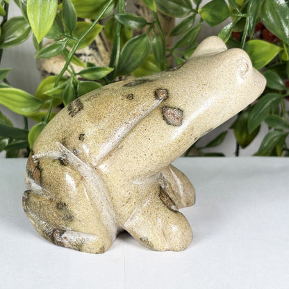 Serpentine Frog Figurine - Gem Avenue