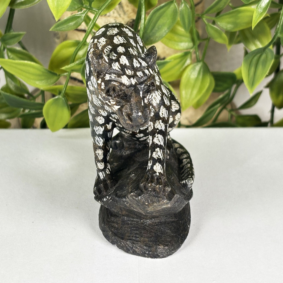Serpentine Leopard Figurine - Gem Avenue