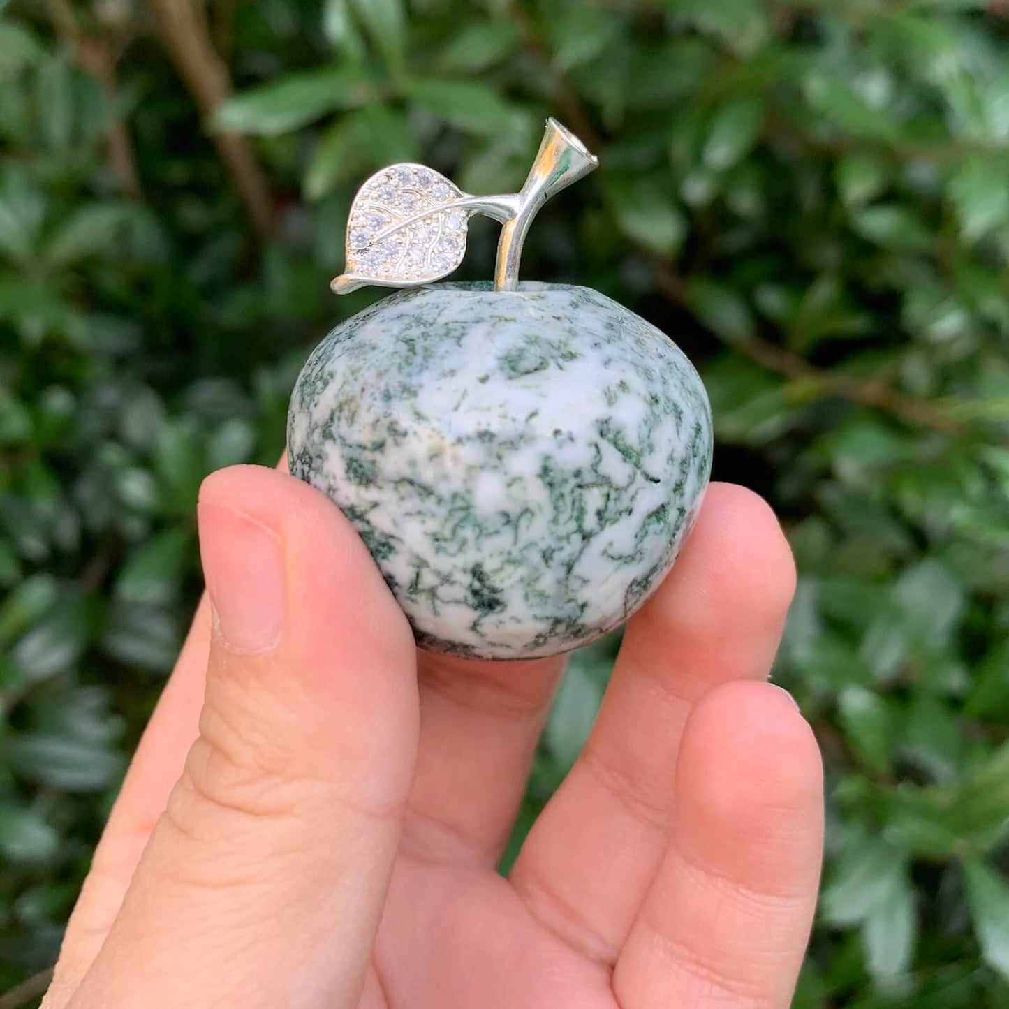 Apple-Shaped Crystal Stone Carving for Luck, Meditation & Home Decoration - RSH218